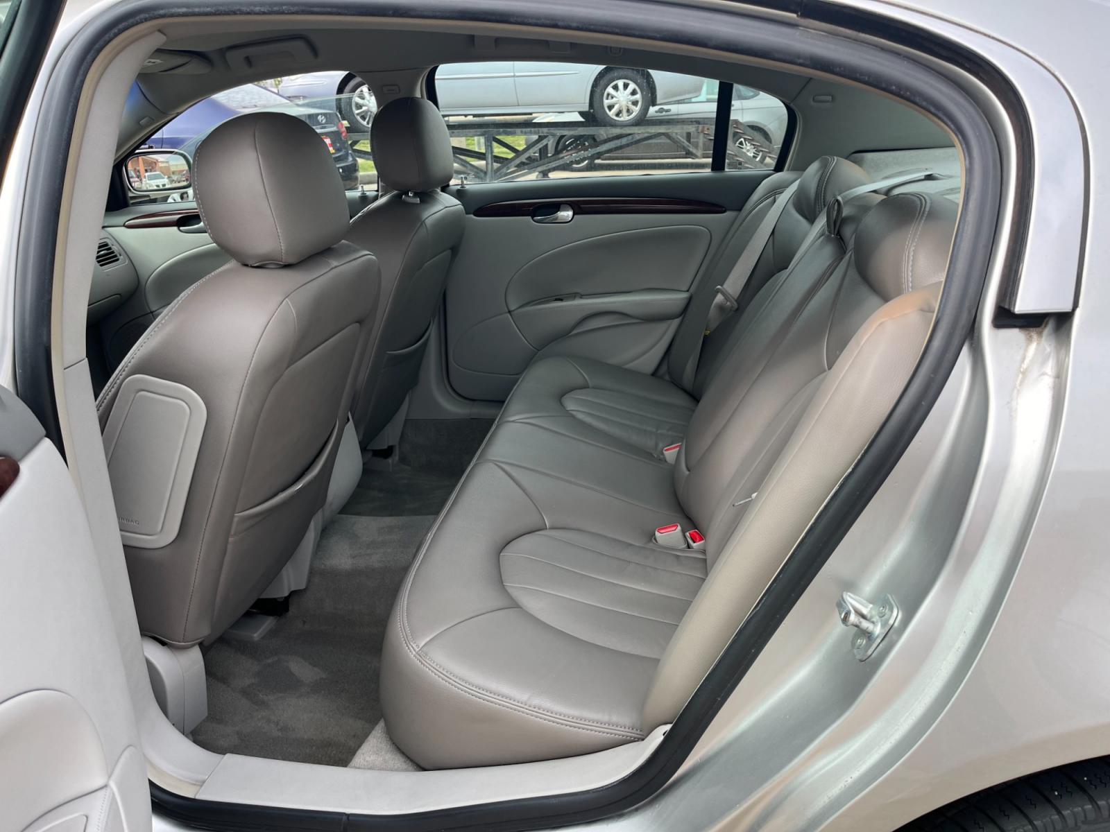 2006 SILVER /gray Buick Lucerne CX (1G4HP57266U) with an 3.8L V6 OHV 12V engine, 4-Speed Automatic Overdrive transmission, located at 14700 Tomball Parkway 249, Houston, TX, 77086, (281) 444-2200, 29.928619, -95.504074 - Photo #9